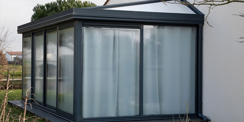 Screen Room Versus Sunroom: What’s the Ideal Solution for You?